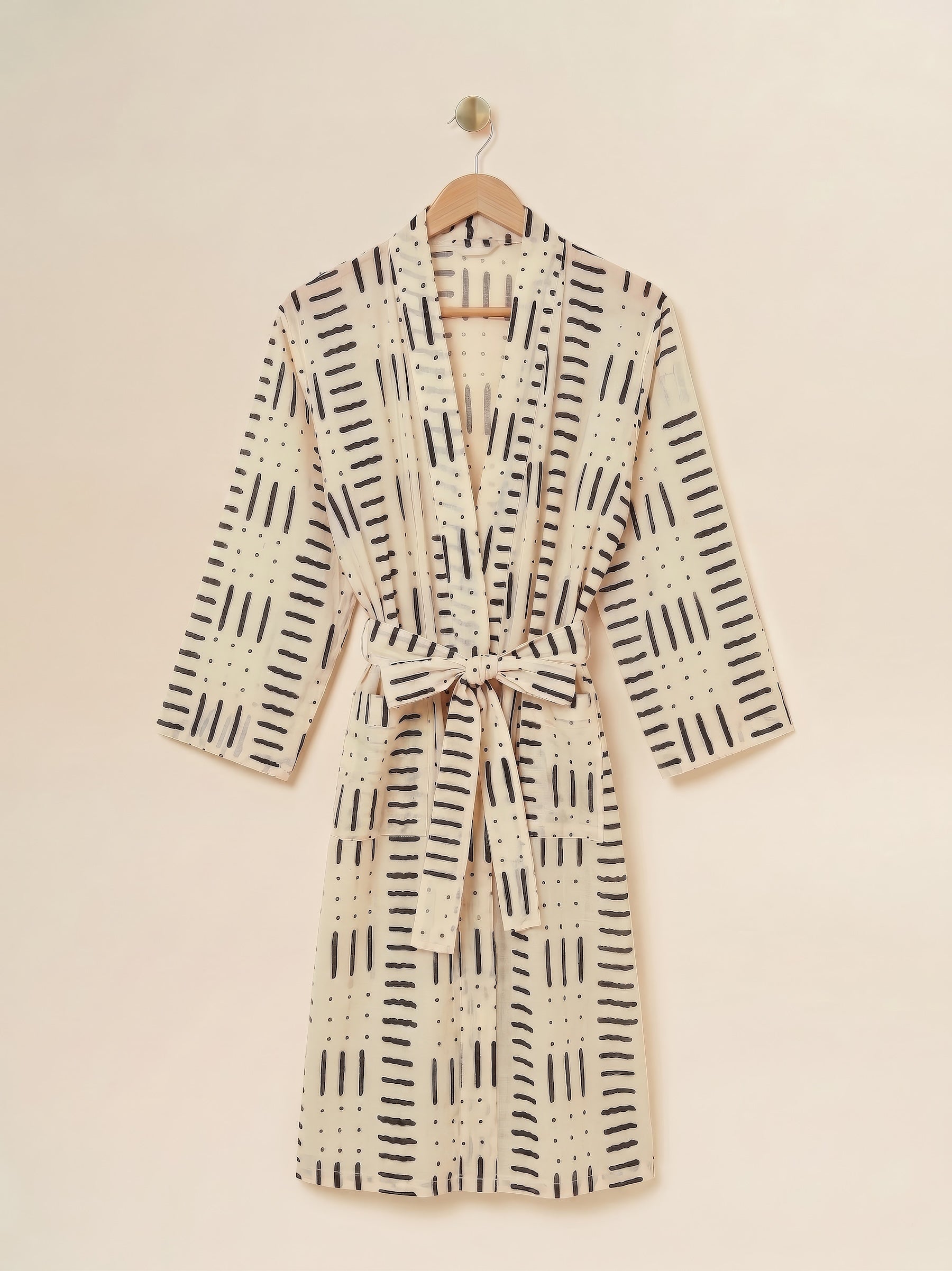 Robe - White & Black Lines
